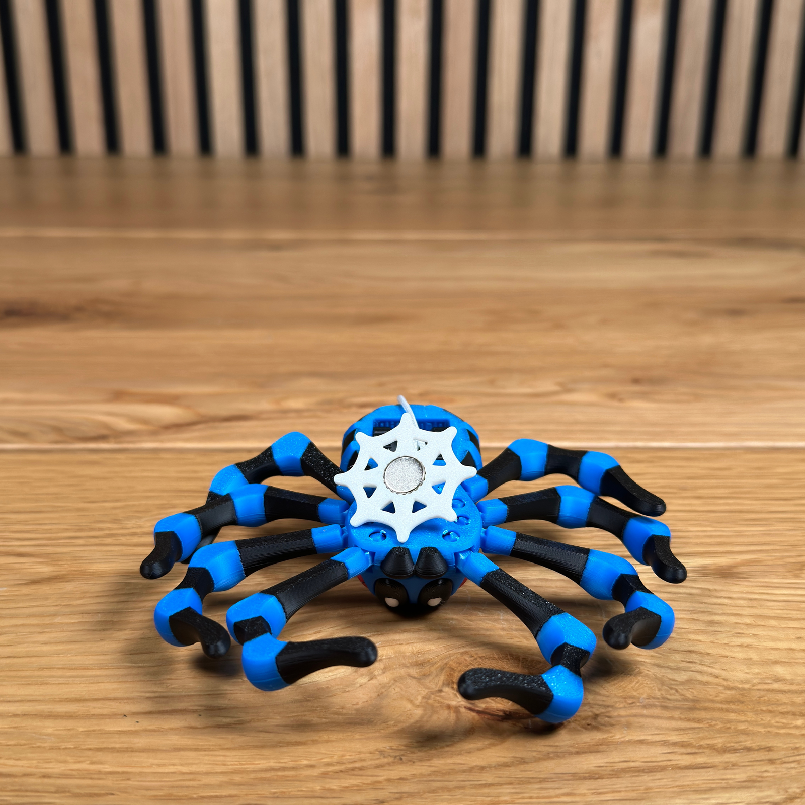 3D Bloblab  – Bewegliche 3D-Dekospinne mit Seidenschnur und Magnetnetz - Alinova