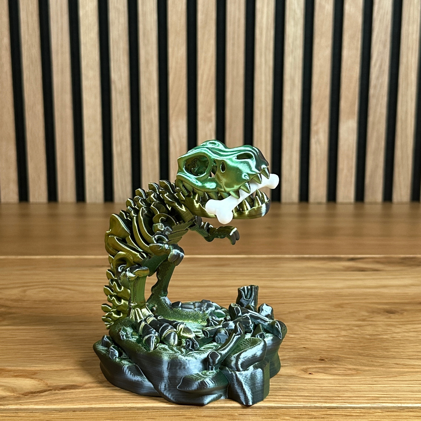 3D Flexibles T-Rex Skelett – Beweglicher Dinosaurier – Flexi Dino – in Mystic Gold/Green/Black - Alinova