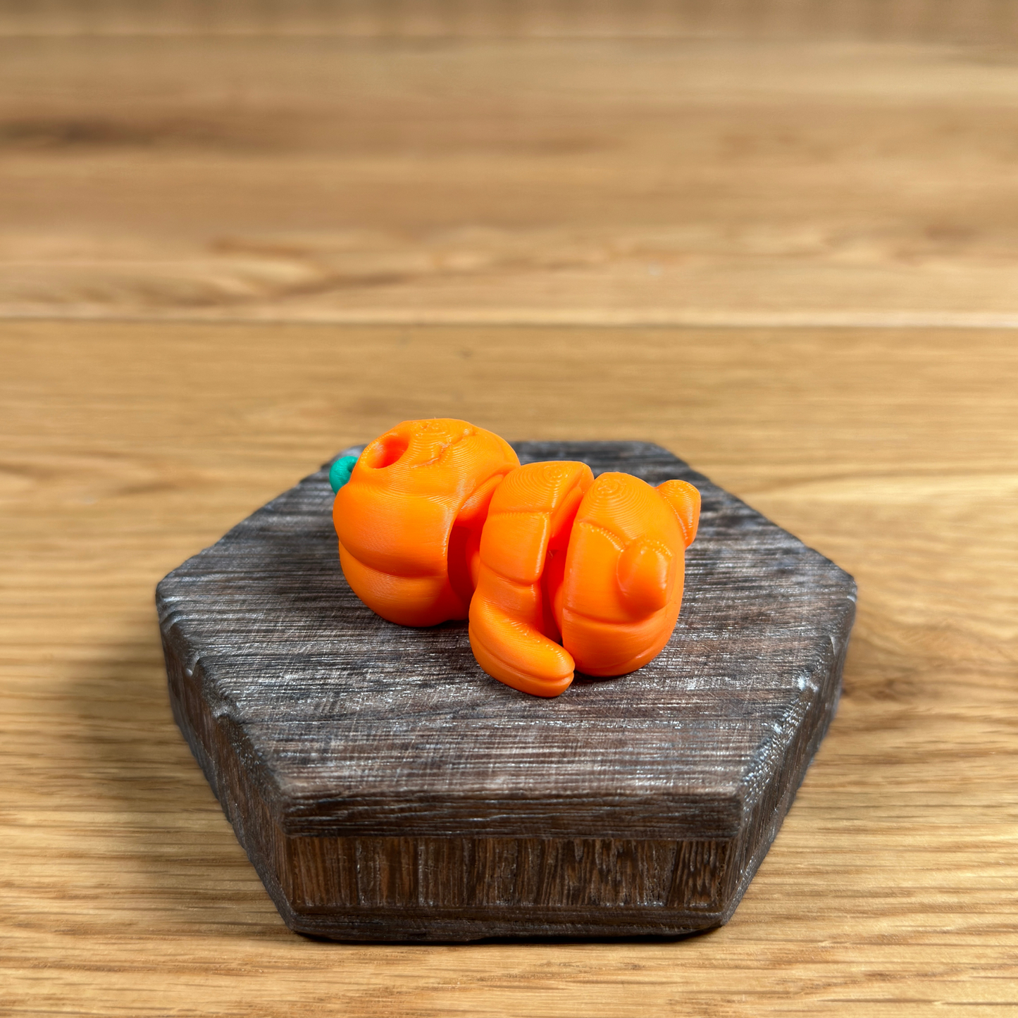 3D Kürbis Schlüsselanhänger – Perfekt für Halloween in Orange und Grün - Alinova