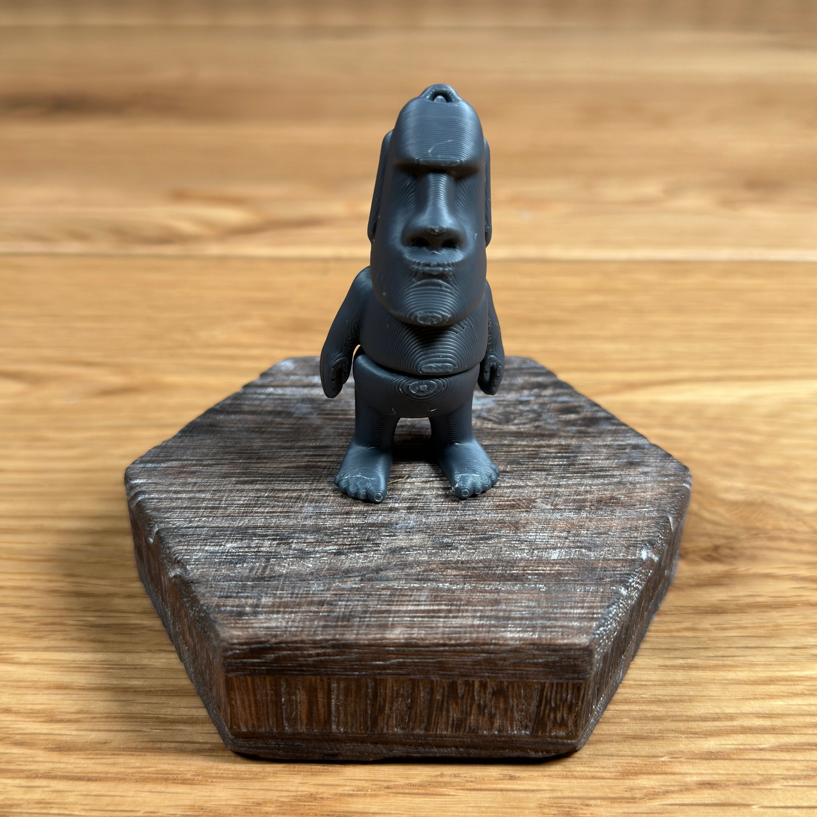 3D Osterinsel-Figur Schlüsselanhänger – Mystisches Design in Dunkelgrau - Alinova