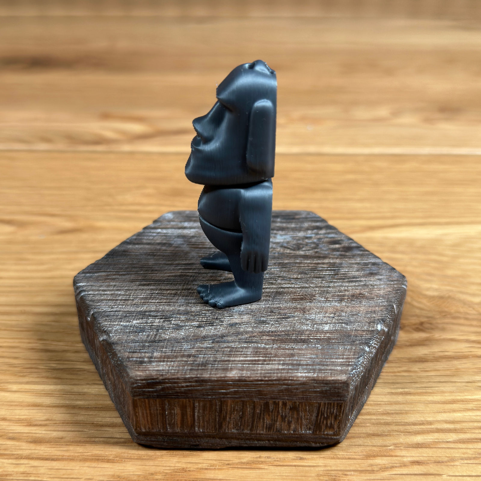 3D Osterinsel-Figur Schlüsselanhänger – Mystisches Design in Dunkelgrau - Alinova