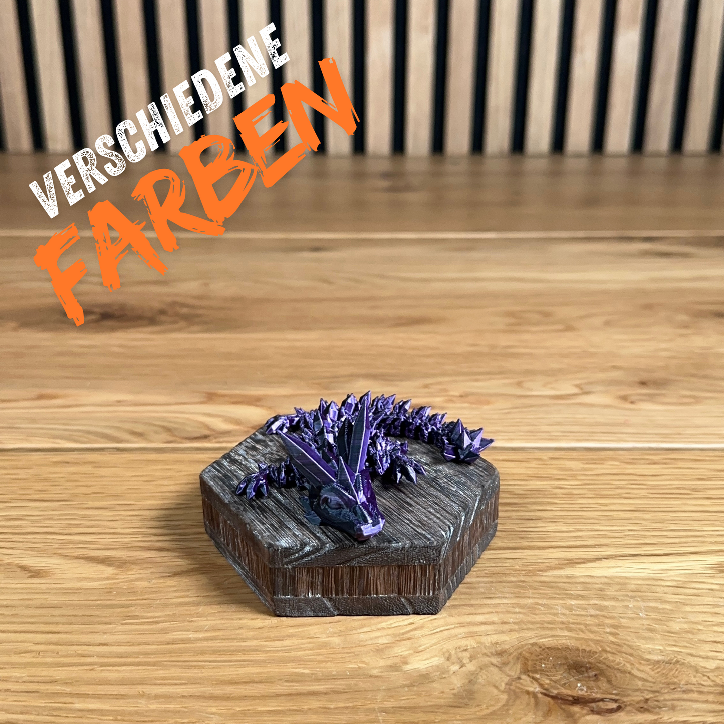 Geöffnetes Mystery Ei mit Kristalldrache, schimmernden Farben und flexiblen Gelenken.