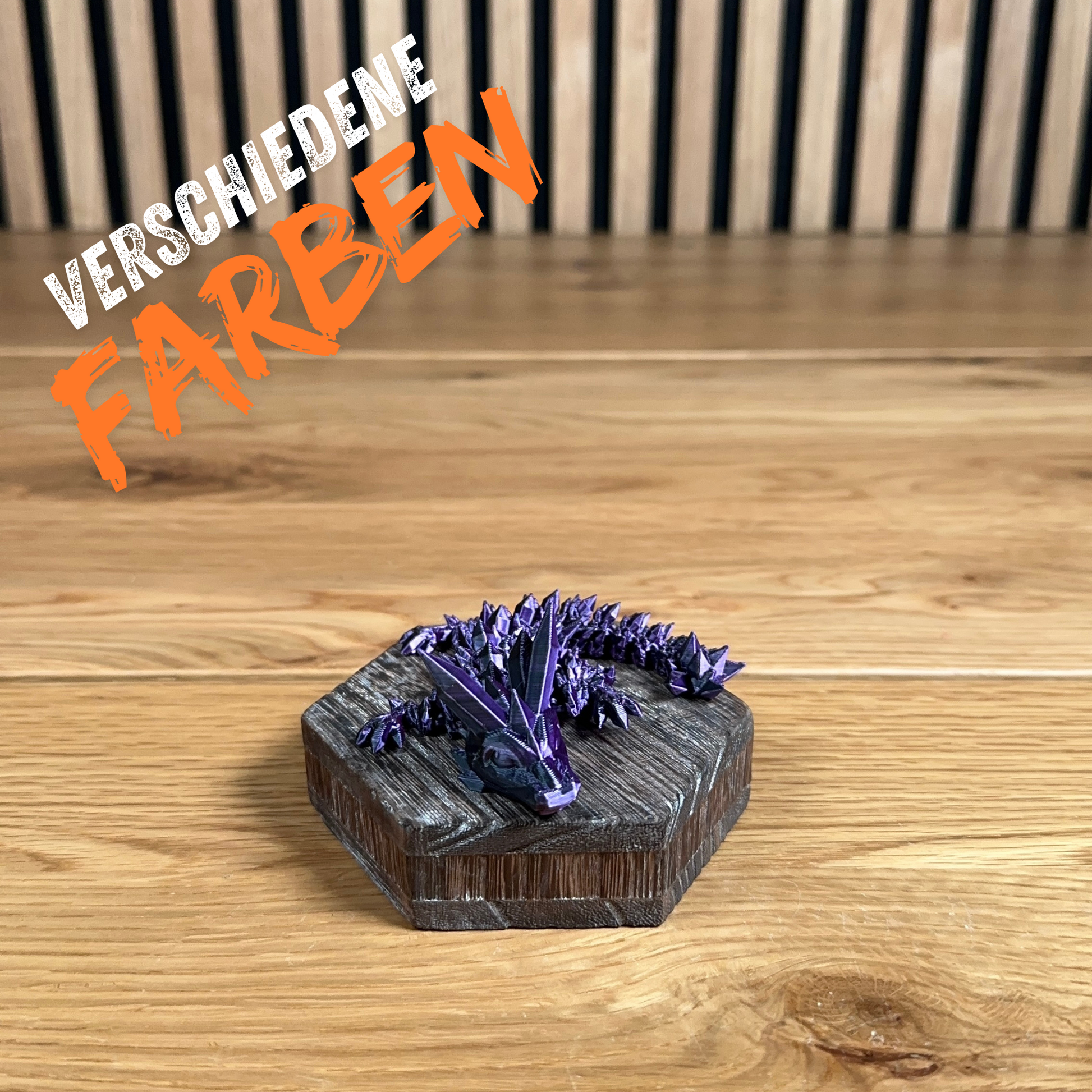 Geöffnetes Mystery Ei mit Kristalldrache, schimmernden Farben und flexiblen Gelenken.